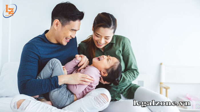 Nhận trẻ mồ côi làm con nuôi: hồ sơ và lưu ý pháp lý