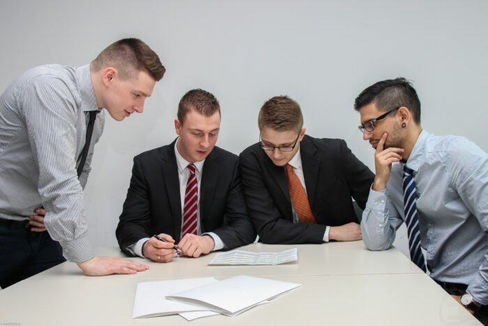 Tư vấn luật kinh tế: xử lý hợp đồng, giao dịch và tranh chấp thương mại