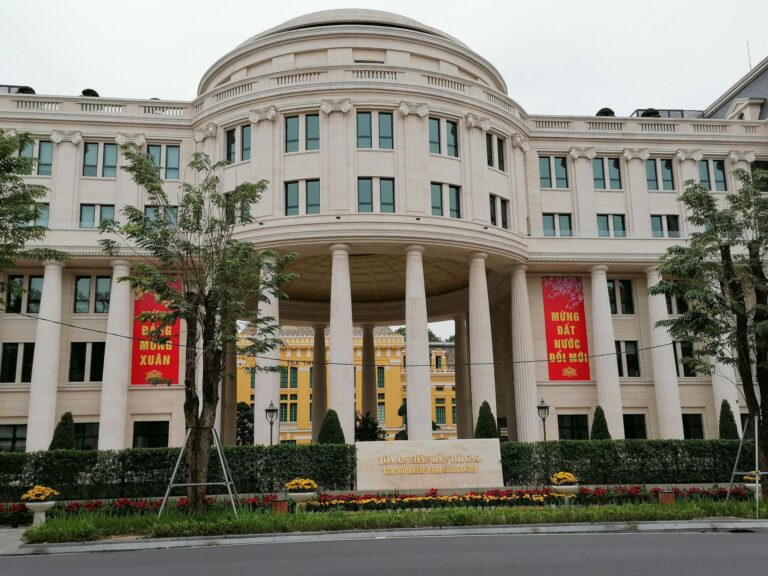 Quy định về Quyết định của Hội đồng thẩm phán Tòa án nhân dân tối cao Là Án Lệ Tự Động