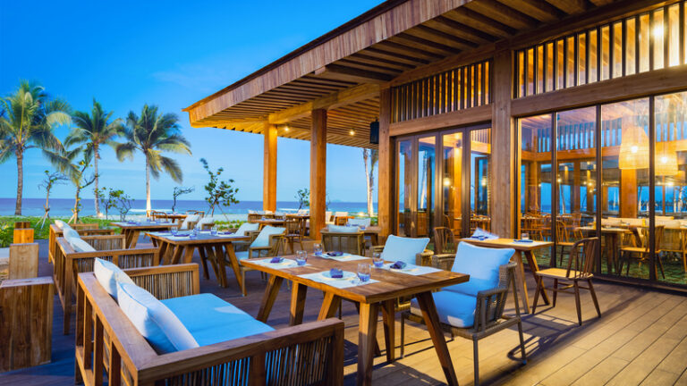 Quyền Lựa Chọn Tòa Án Giải Quyết Tranh Chấp Trong Hợp Đồng Theo Mẫu Có Thỏa Thuận Trọng Tài: Phân Tích Án Lệ 42/2021/AL